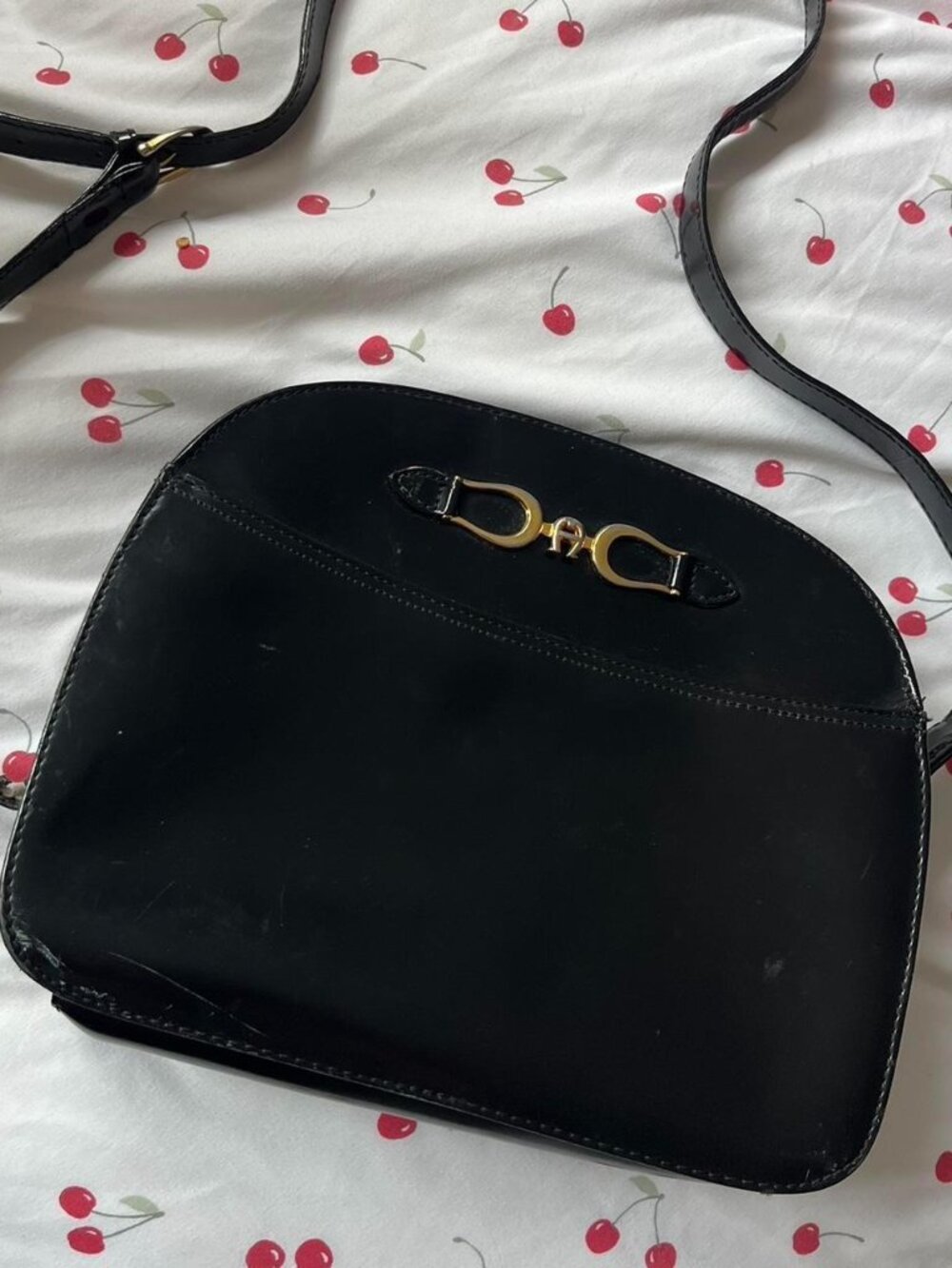 Vintage patten leather black purse with adjustable strap